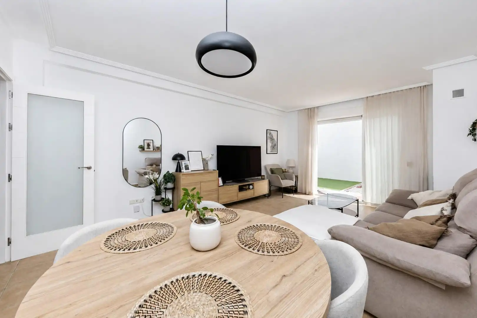 Sala de estar de Casa adosada en venta en Mijas con Jardín privado, Terraza y Trastero