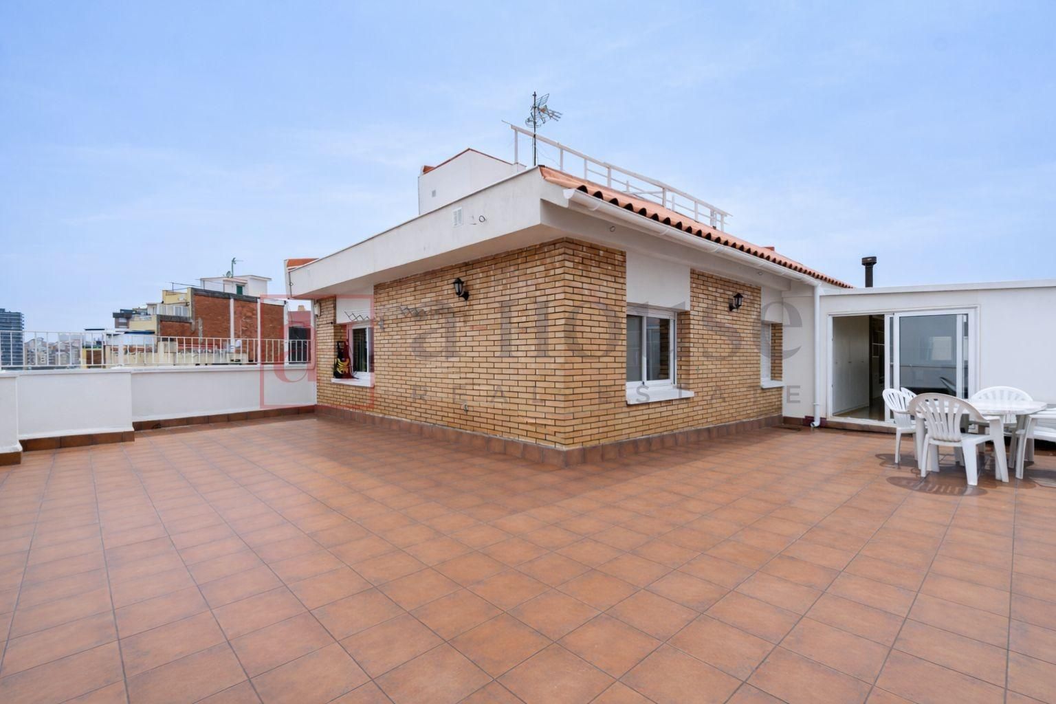 Exterior view of Attic for sale in  Barcelona Capital  with Air Conditioner, Heating and Parquet flooring