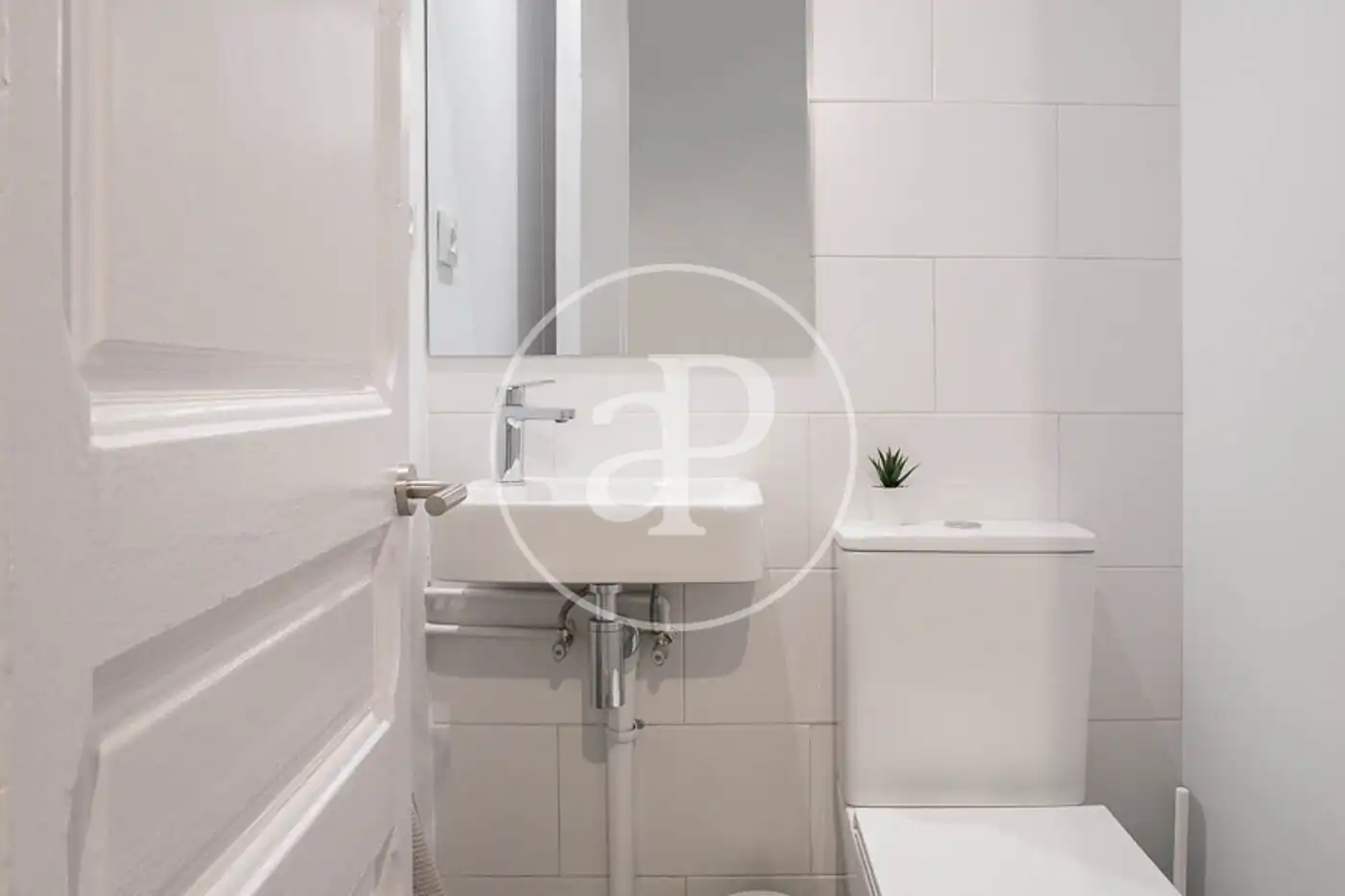 Badezimmer von Wohnung zum Verkauf in Barcelona mit Heizung, Terrasse und Möbliert