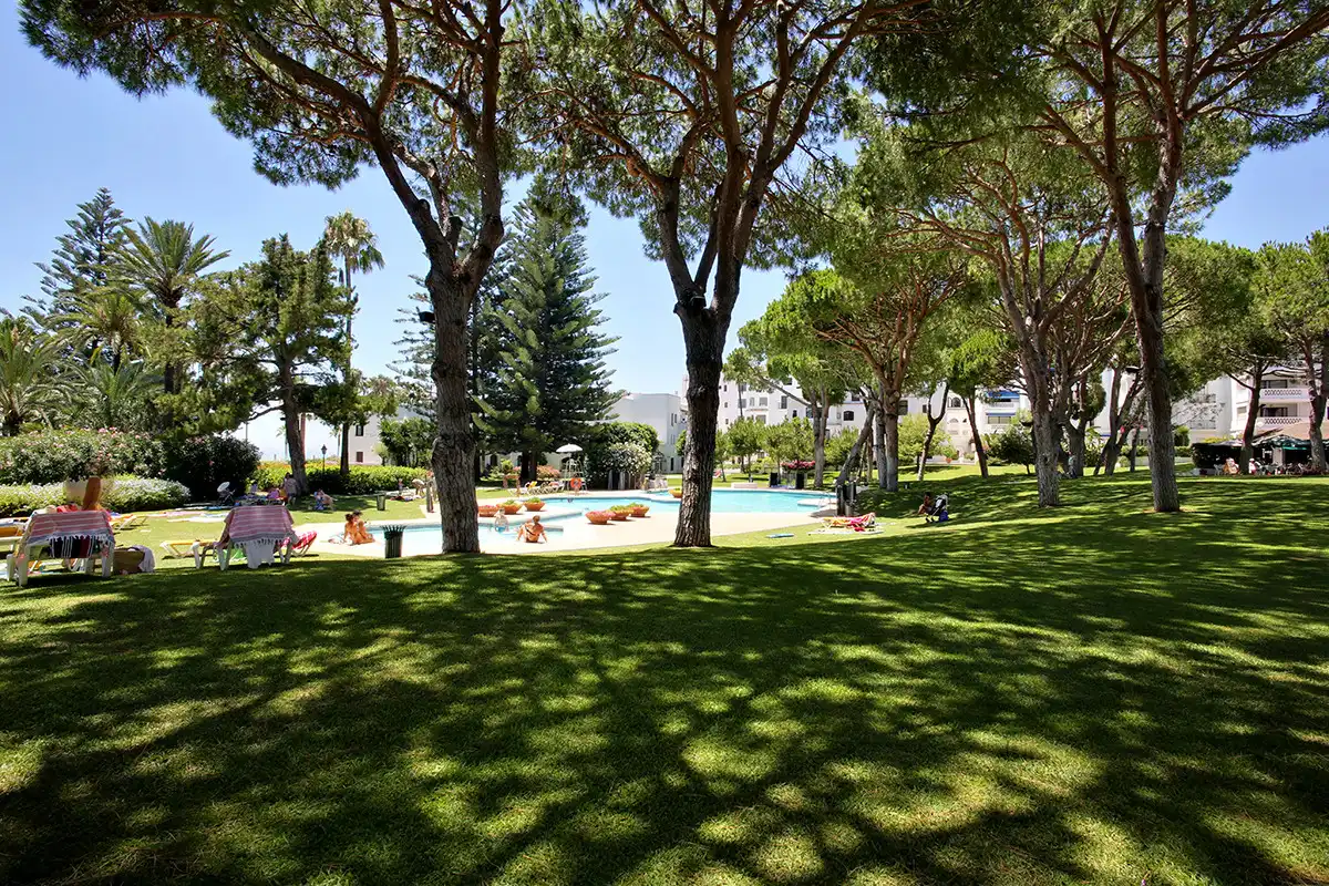Garten von Erdgeschoss zur Miete in Marbella mit Klimaanlage, Terrasse und Schwimmbad
