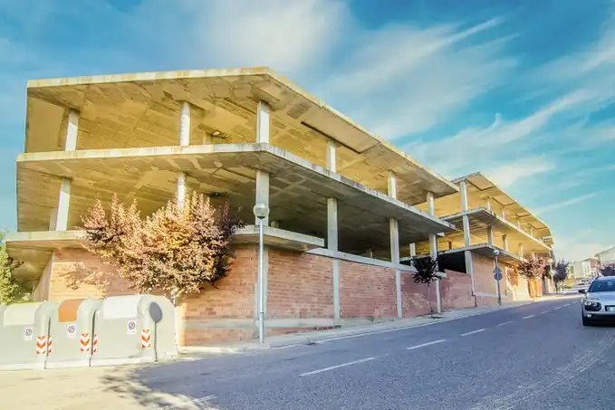 Außenansicht von Gebäude zum Verkauf in Alcoletge