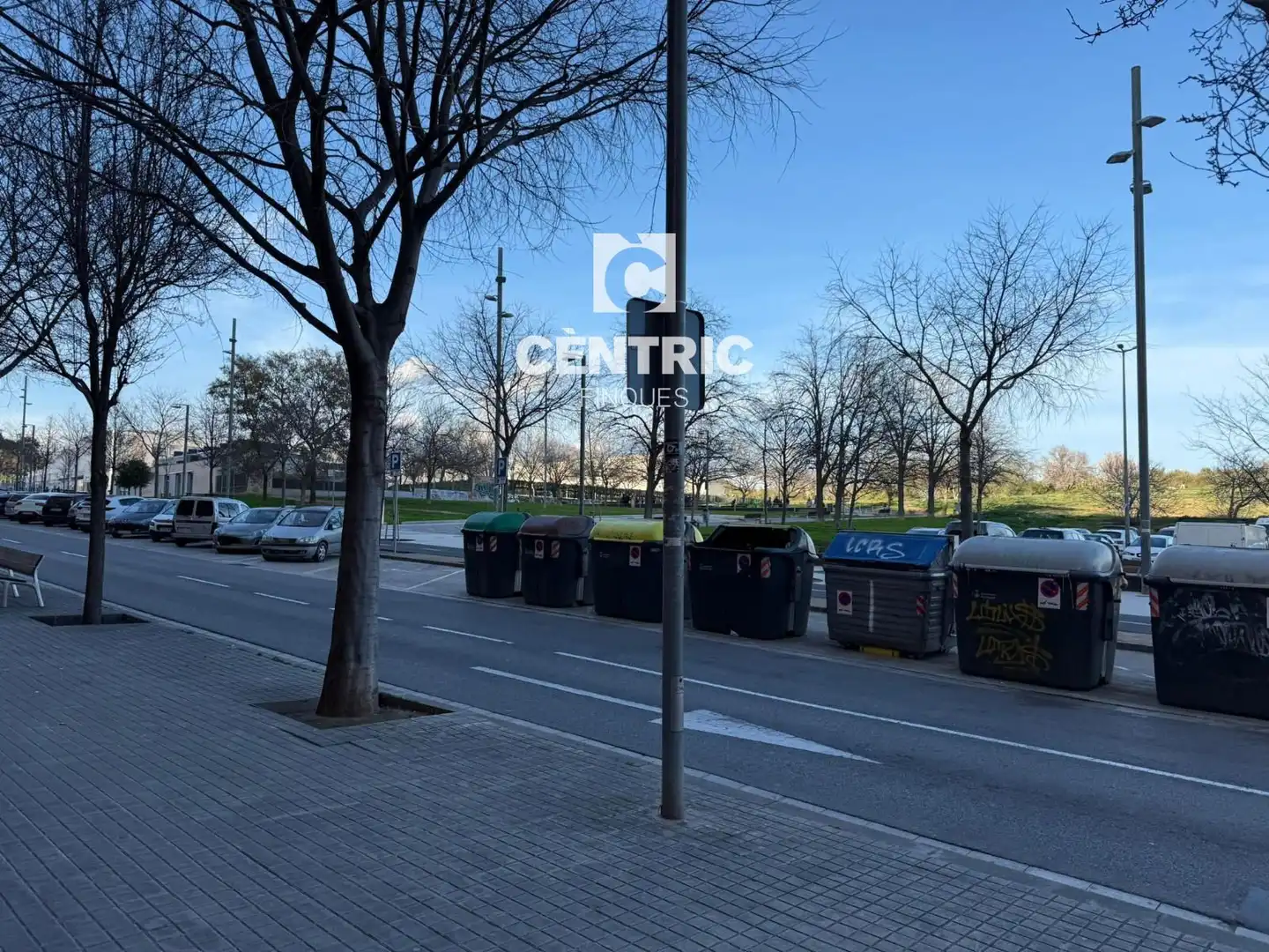 Vista exterior de Local de lloguer en Sabadell