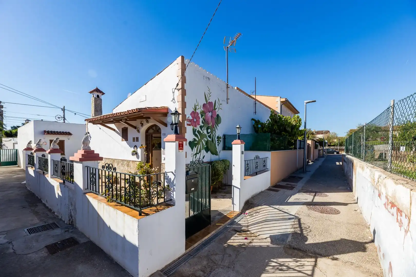 Exterior view of Houses for sale in Llevant
