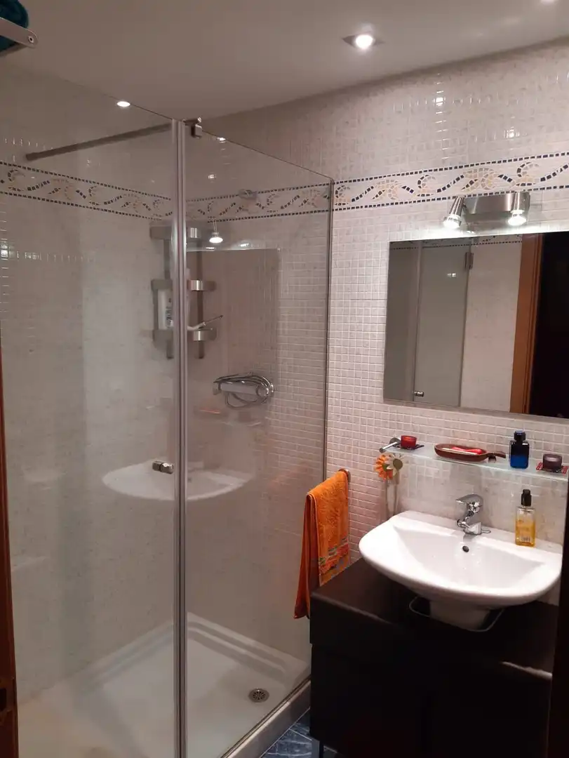 Badezimmer von Wohnung zur Miete in Santander