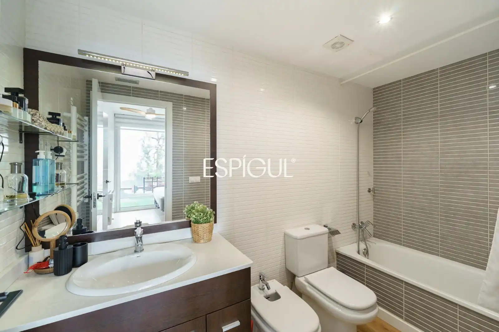 Baño de Piso en venta en Montgat con Aire acondicionado, Calefacción y Terraza