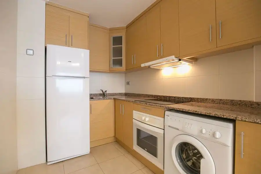 Cuina de Apartament en venda en Alicante / Alacant amb Aire condicionat, Calefacció i Jardí privat