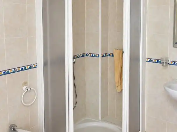 Bathroom of Houses for sale in La Lapa, Badajoz