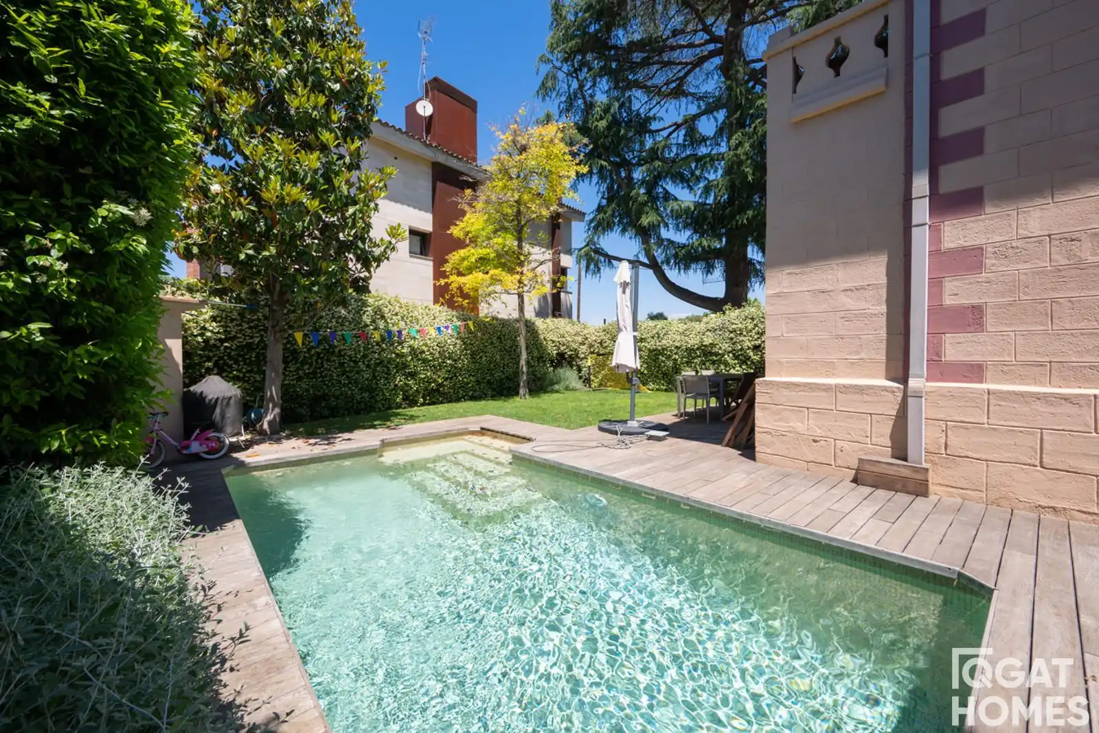Swimming pool of Detached homes for sale in Sant Cugat del Vallès  with Air Conditioner, Heating and Terrace
