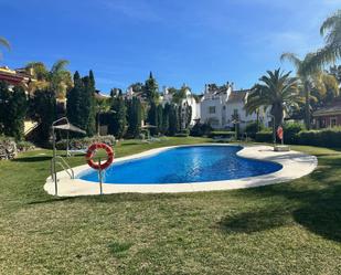 Jardí de Casa adosada de lloguer en Marbella amb Aire condicionat, Terrassa i Piscina