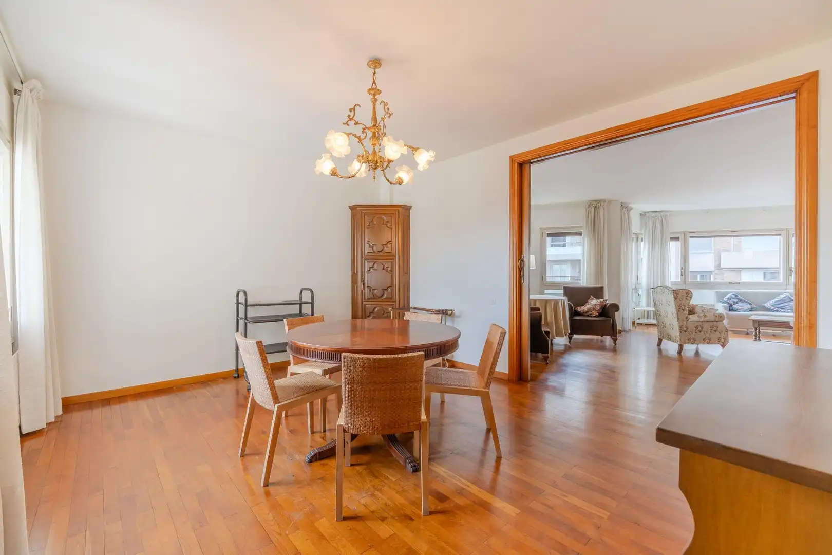 Menjador de Apartament de lloguer en Girona amb Calefacció, Parquet i Terrassa
