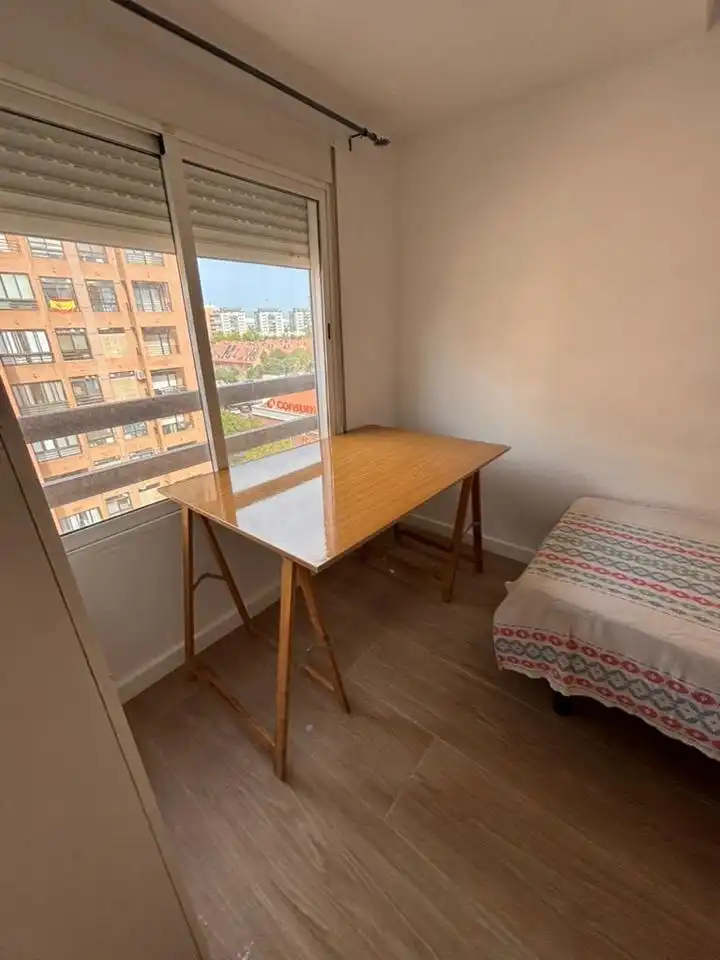 Habitación de Piso de alquiler en Valencia con Aire acondicionado y Amueblado