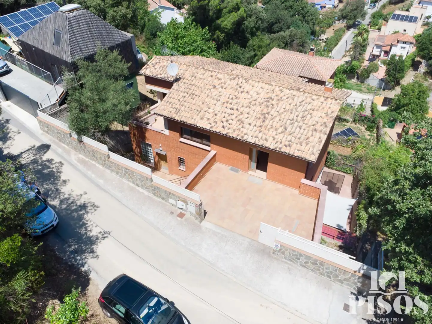 Vista exterior de Casa o xalet en venda en Población de Arroyo amb Aire condicionat, Calefacció i Jardí privat