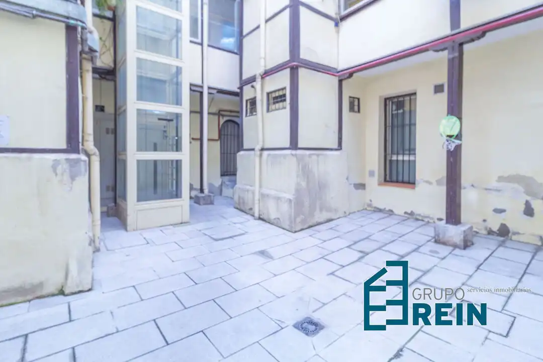 Außenansicht von Wohnung zum Verkauf in Madrid mit Klimaanlage und Heizung
