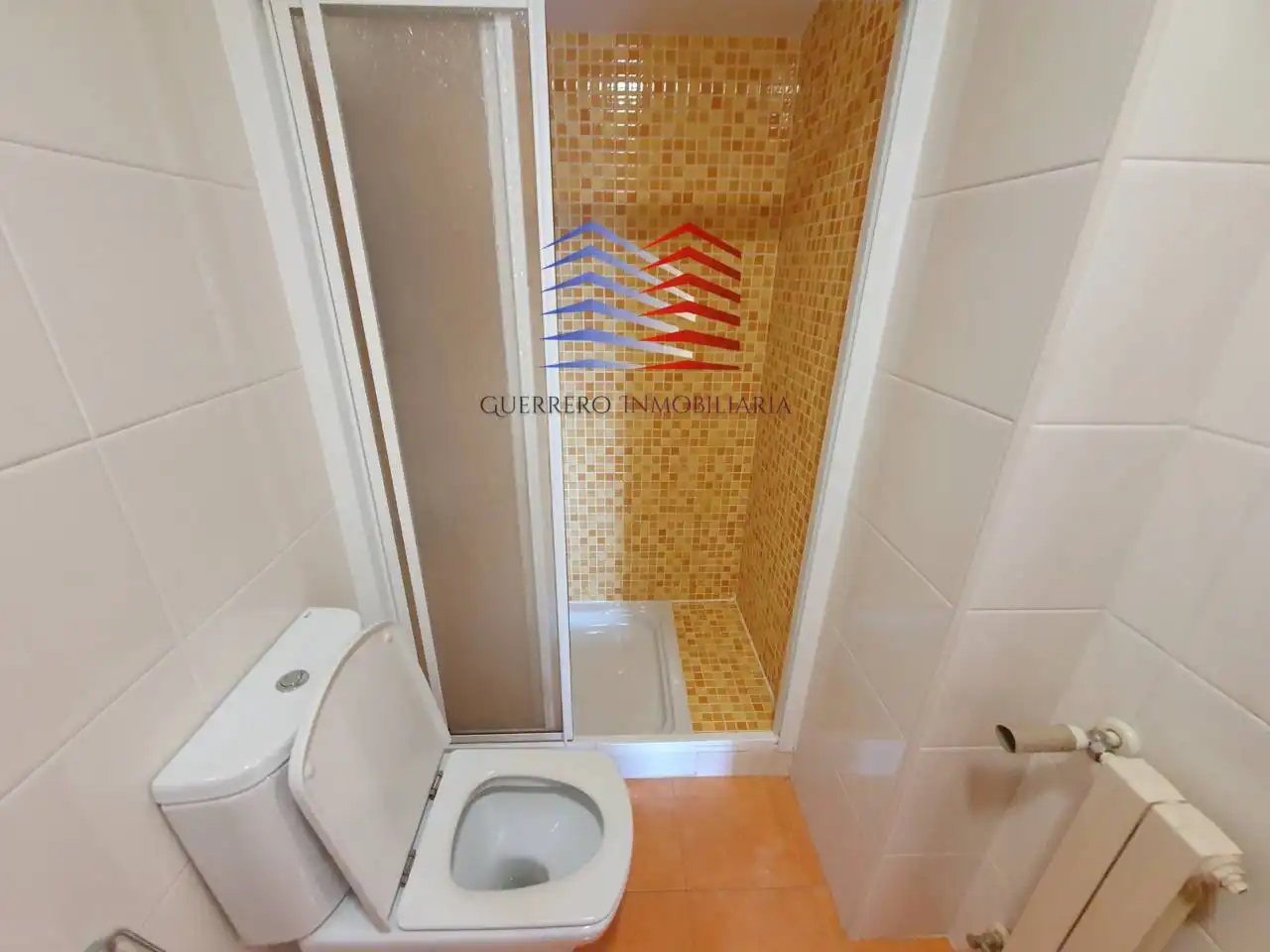 Badezimmer von Wohnung zur Miete in Ourense Capital  mit Heizung, Parkett und Terrasse
