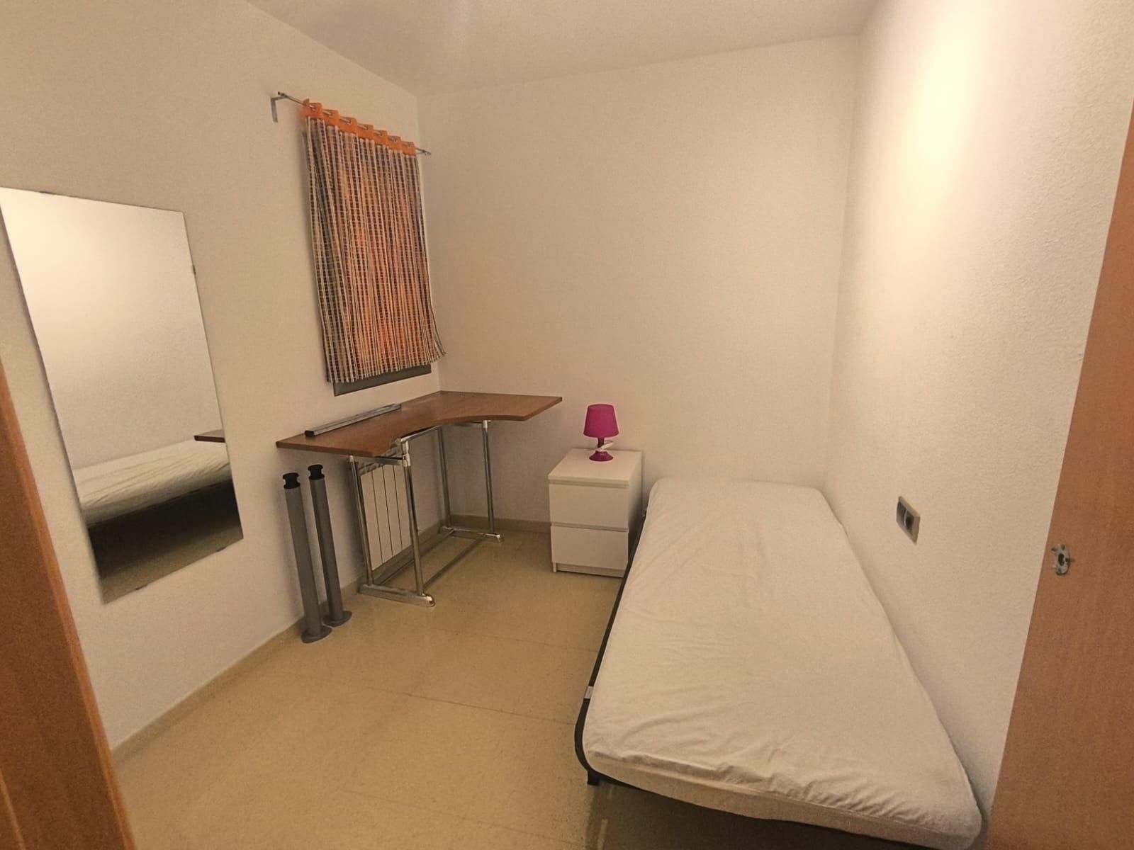 Bedroom of Flat to share in Manresa  with Air Conditioner, Heating and Balcony