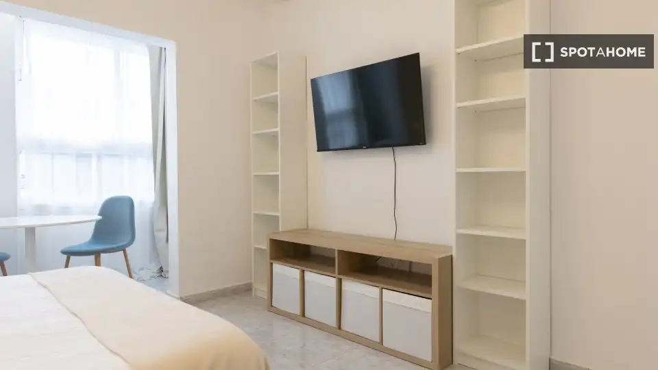 Habitación de Estudio para compartir en Torrevieja con Aire acondicionado, Terraza y Amueblado