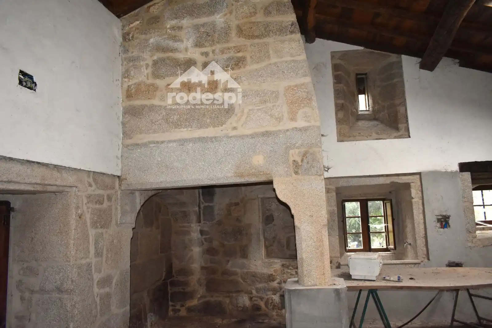 Buildings for sale in Pantón