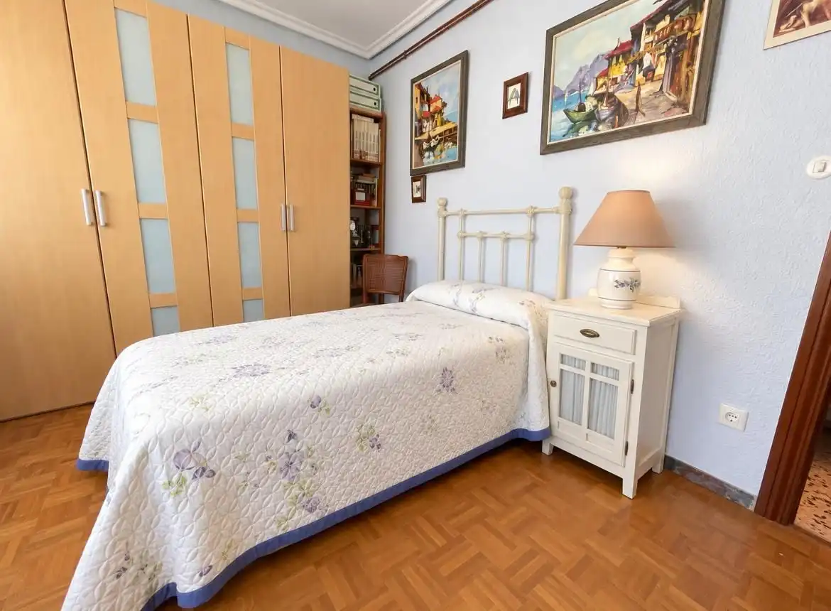 Habitación de Piso en venta en Zaragoza con Calefacción