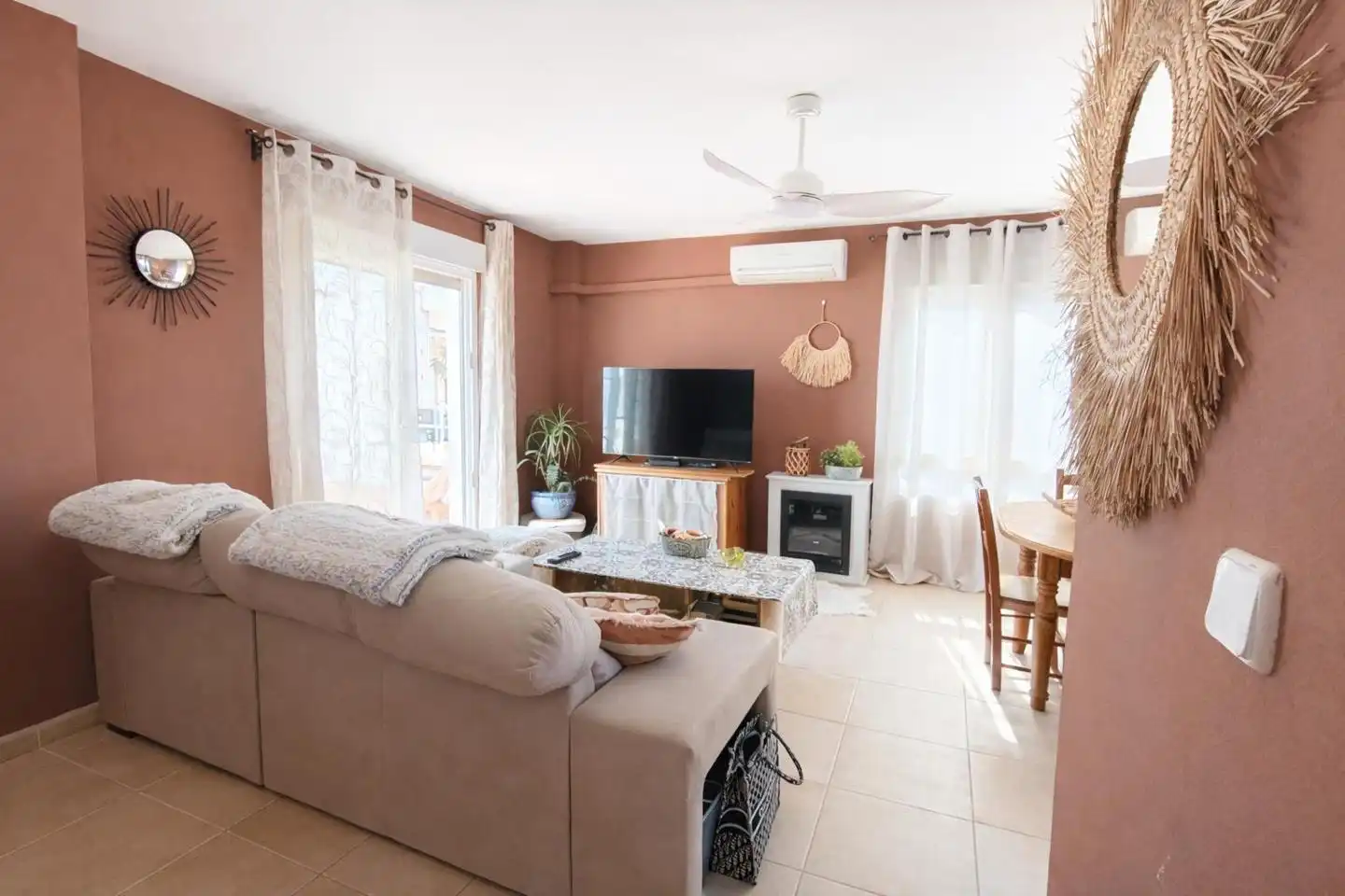 Sala d'estar de Apartament en venda en Oliva amb Aire condicionat, Terrassa i Traster