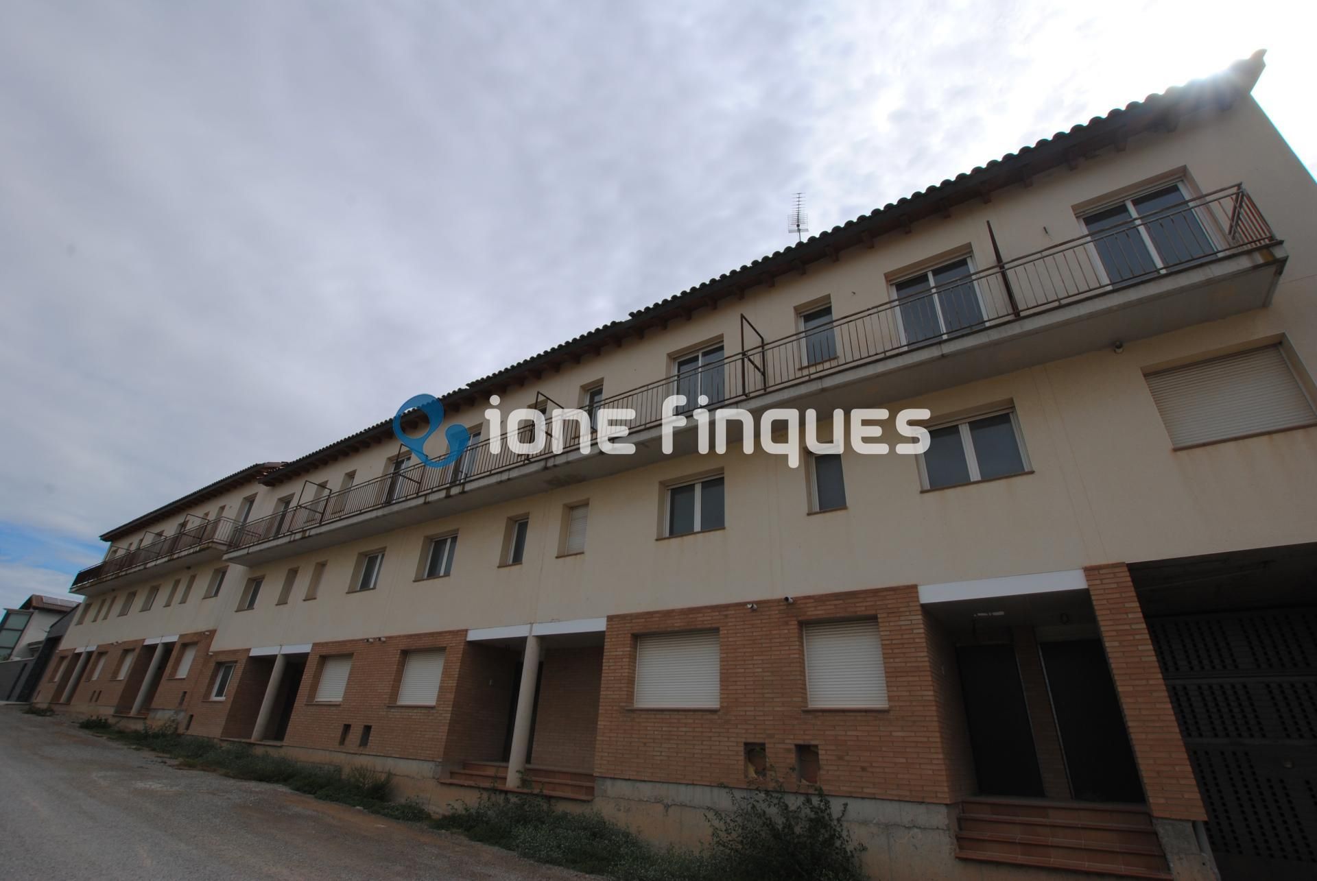 Vista exterior de Casa adosada en venda en Bellcaire d'Urgell amb Calefacció, Terrassa i Balcó