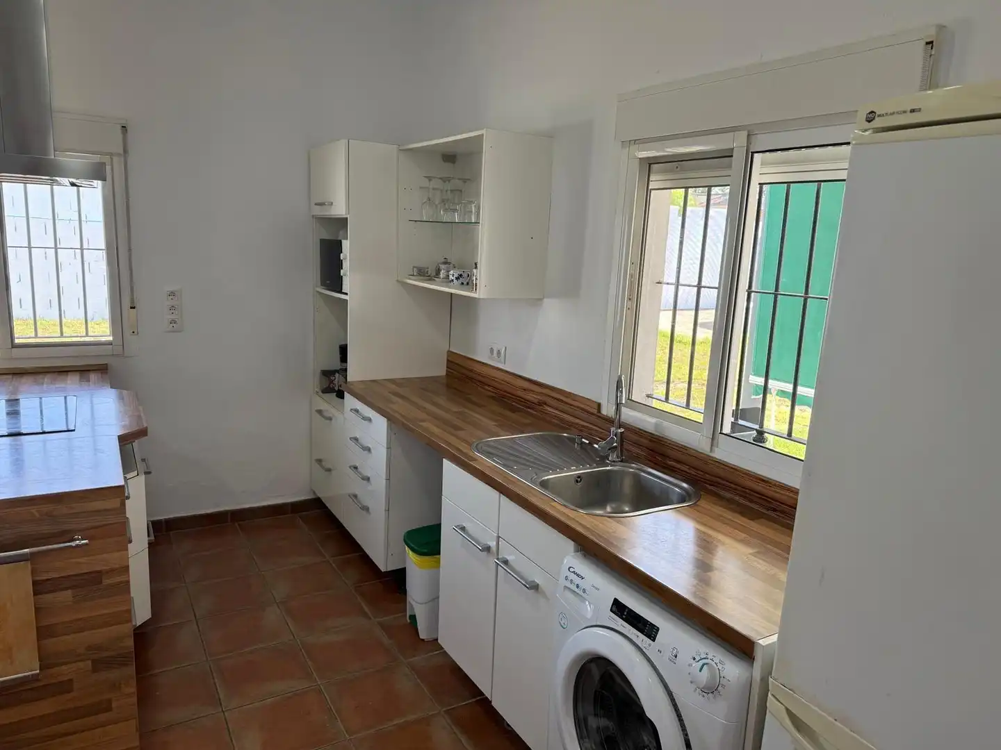 Cocina de Piso para compartir en Chiclana de la Frontera con Jardín privado y Amueblado