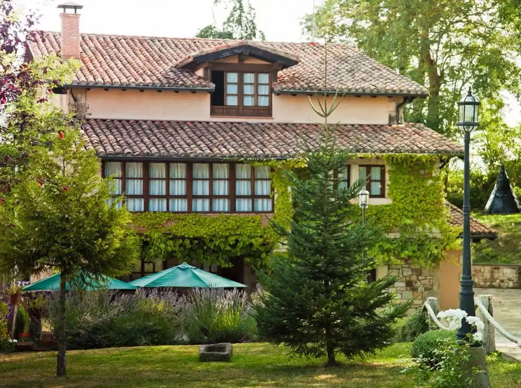 Außenansicht von Gebäude zum Verkauf in Las Rozas de Valdearroyo 