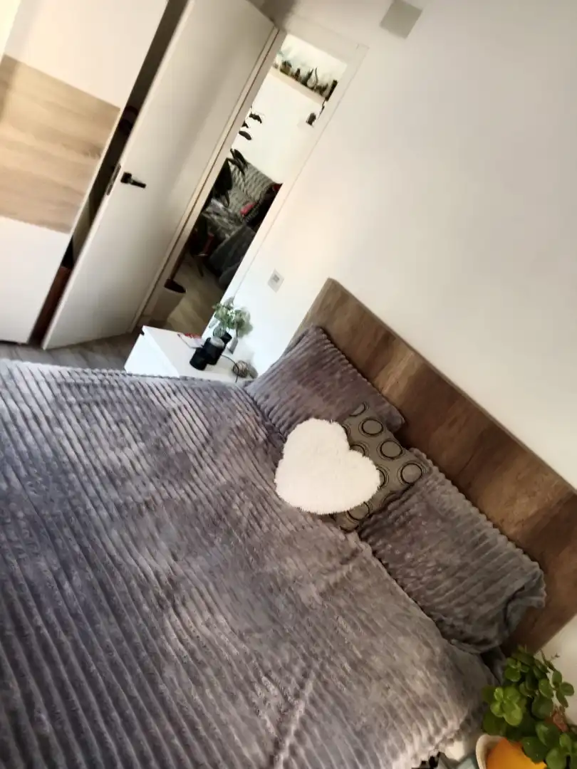 Dormitori de Pis en venda en Oviedo  amb Calefacció i Moblat