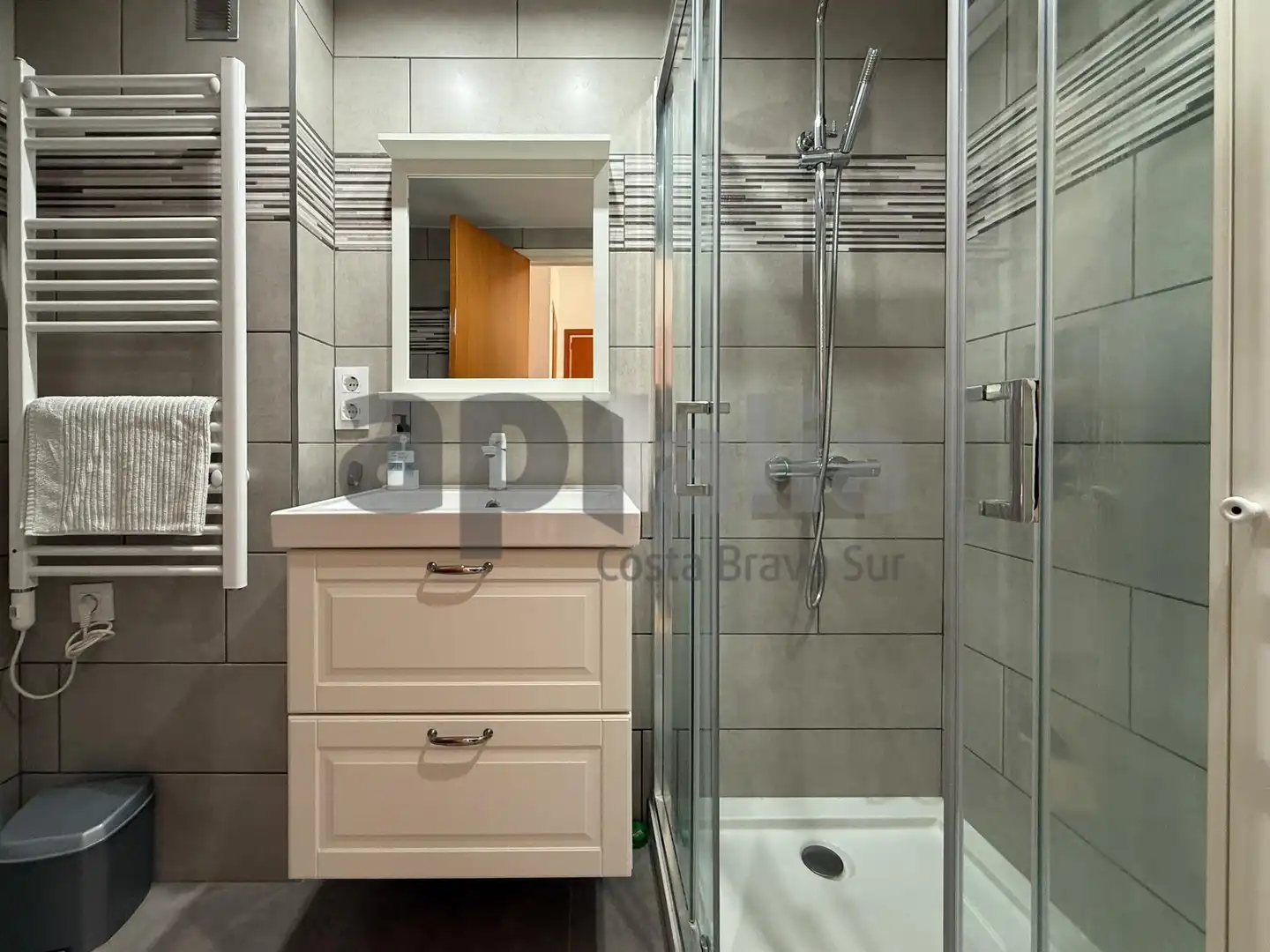 Baño de Piso en venta en Lloret de Mar con Calefacción, Balcón y Piscina comunitaria
