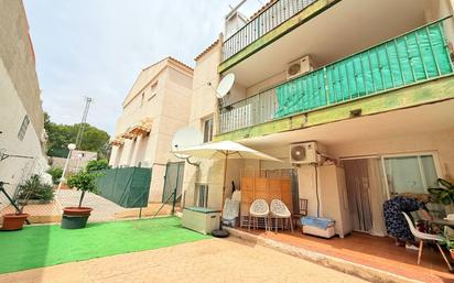 Vista exterior de Pis en venda en L'Alfàs del Pi amb Jardí privat, Terrassa i Piscina comunitària