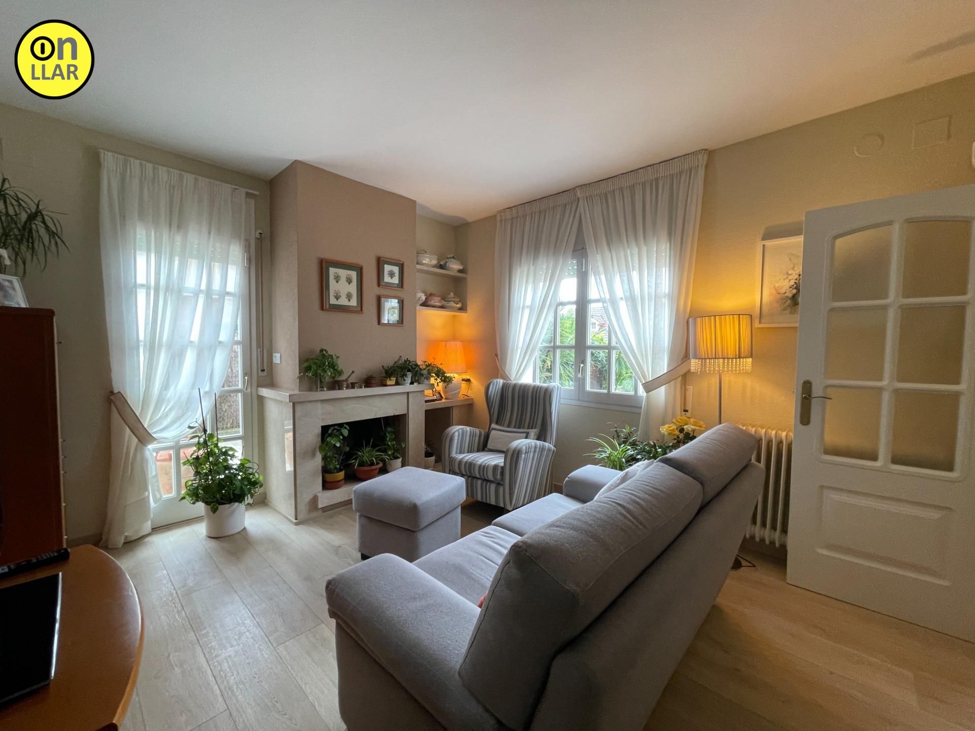 Sala d'estar de Casa o xalet en venda en La Garriga amb Aire condicionat, Calefacció i Jardí privat