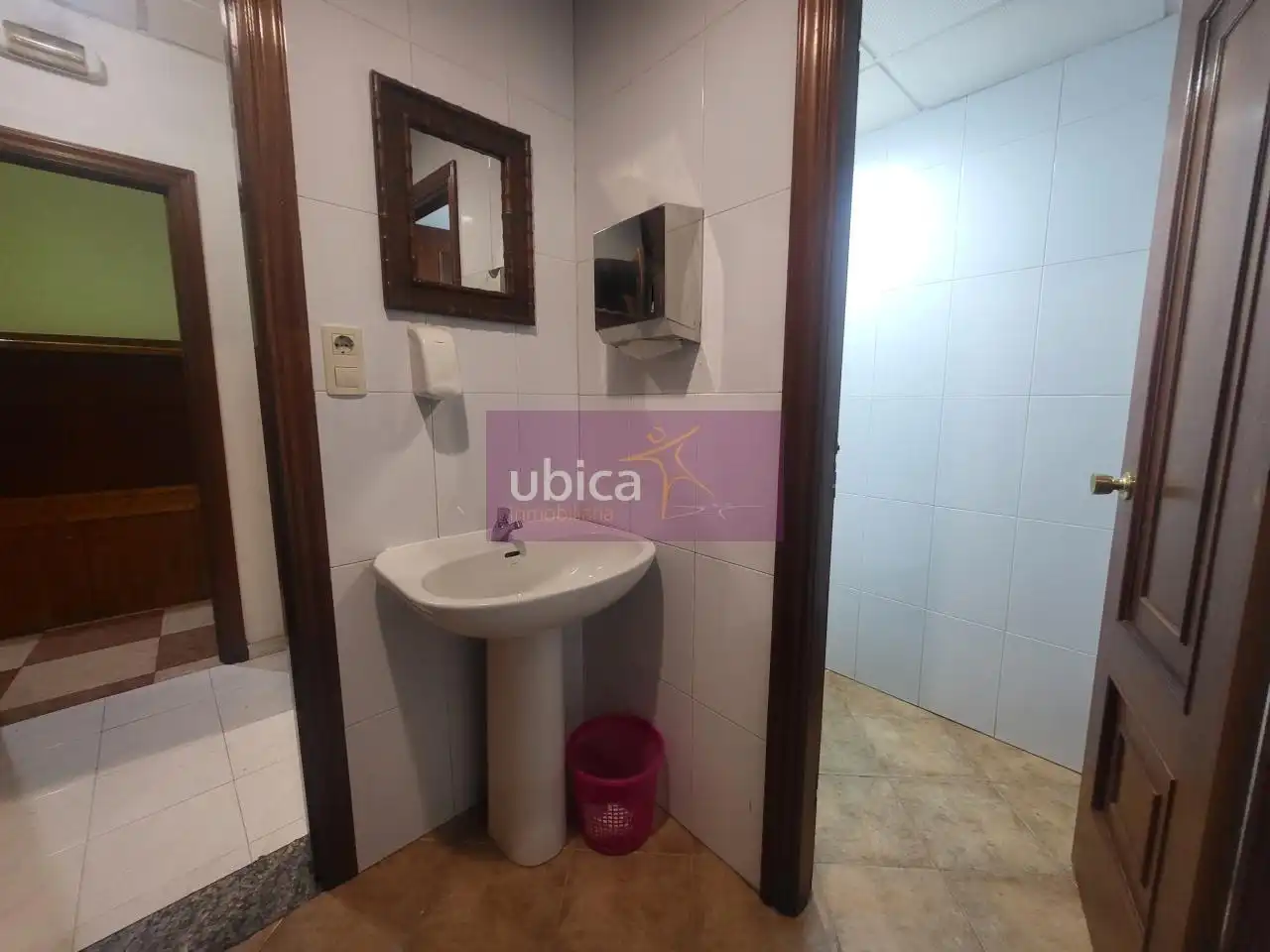 Bany de Local de lloguer en Salceda de Caselas amb Aire condicionat, Terrassa i Moblat