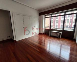 Bedroom of Flat to rent in Bilbao   with Heating