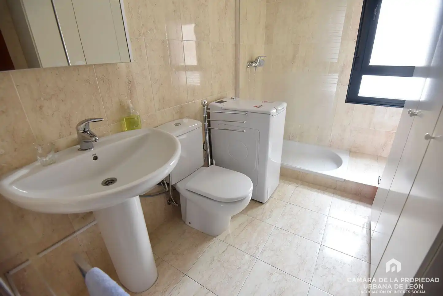 Baño de Piso de alquiler en León Capital  con Amueblado