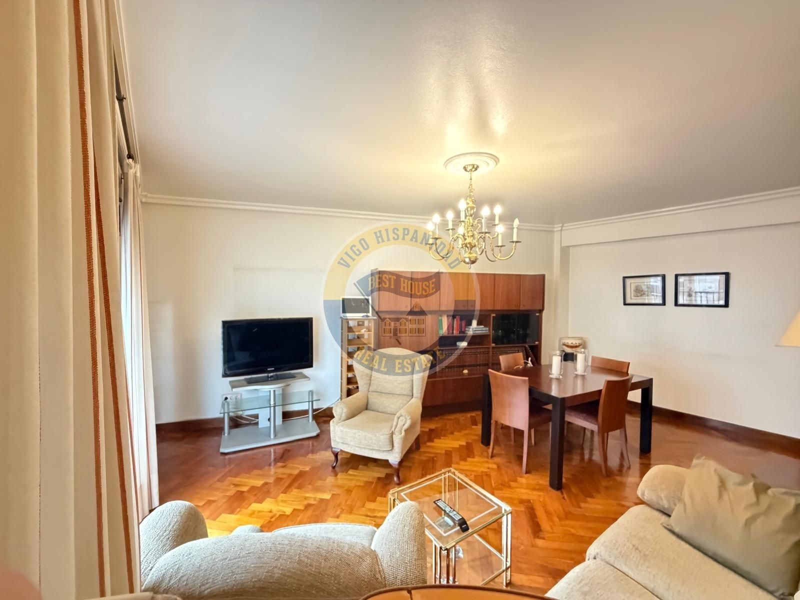 Sala d'estar de Pis en venda en Vigo  amb Calefacció, Moblat i Balcó