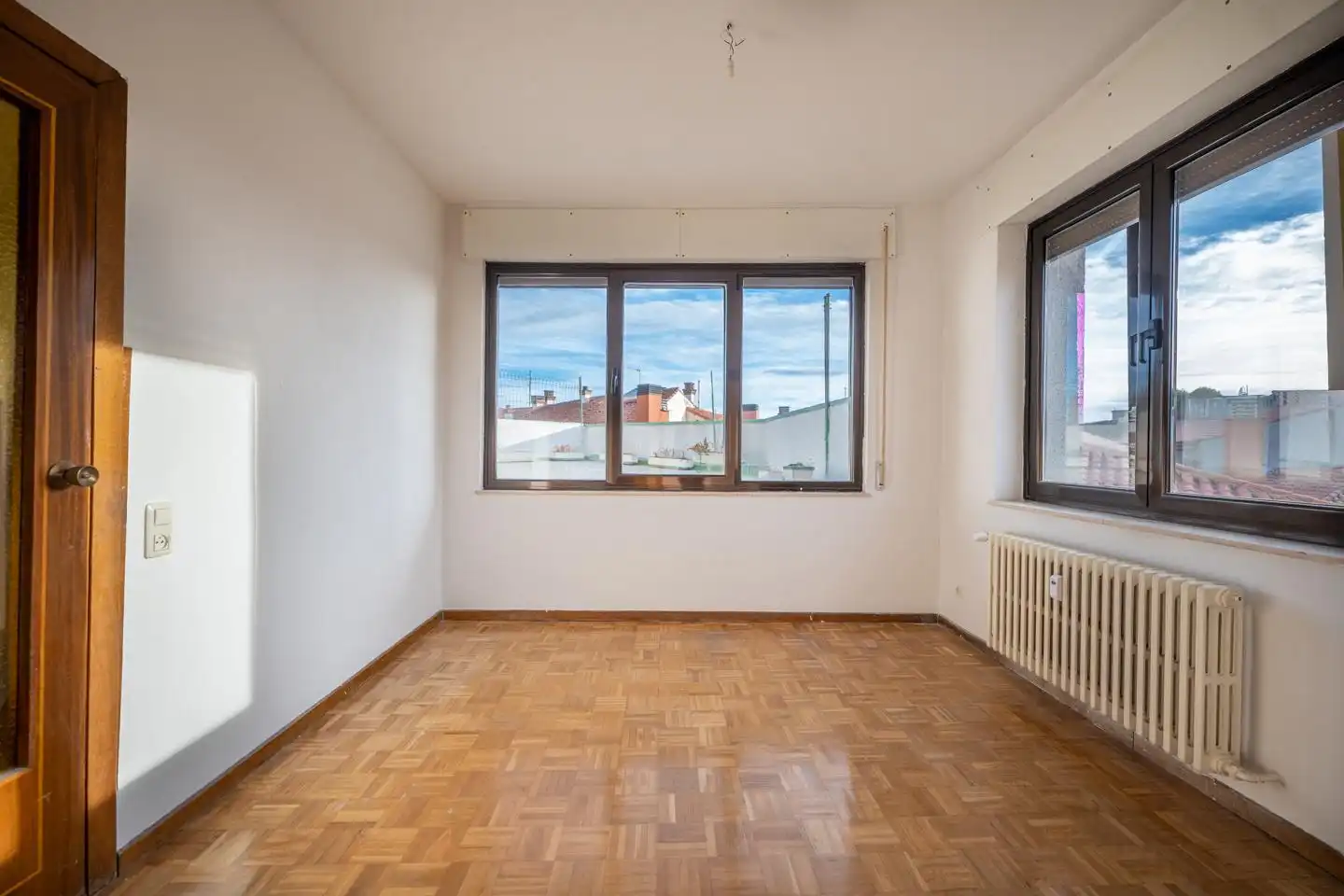 Dormitori de Pis en venda en Ávila amb Calefacció, Parquet i Terrassa