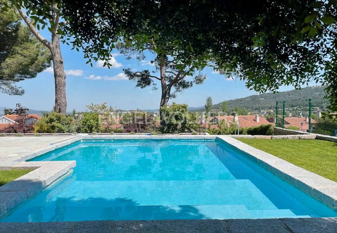 Piscina de Casa o xalet de lloguer en Collado Mediano amb Calefacció, Jardí privat i Traster