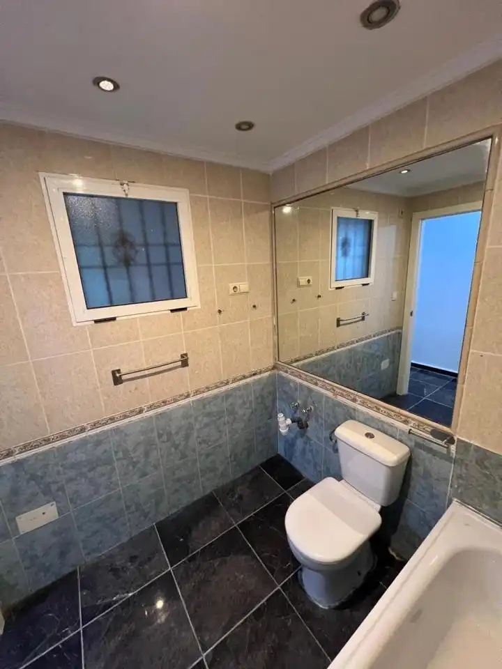 Badezimmer von Wohnung zur Miete in Madrid