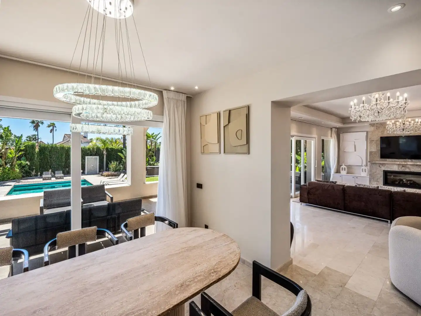 Menjador de Casa o xalet en venda en Marbella amb Aire condicionat, Jardí privat i Terrassa