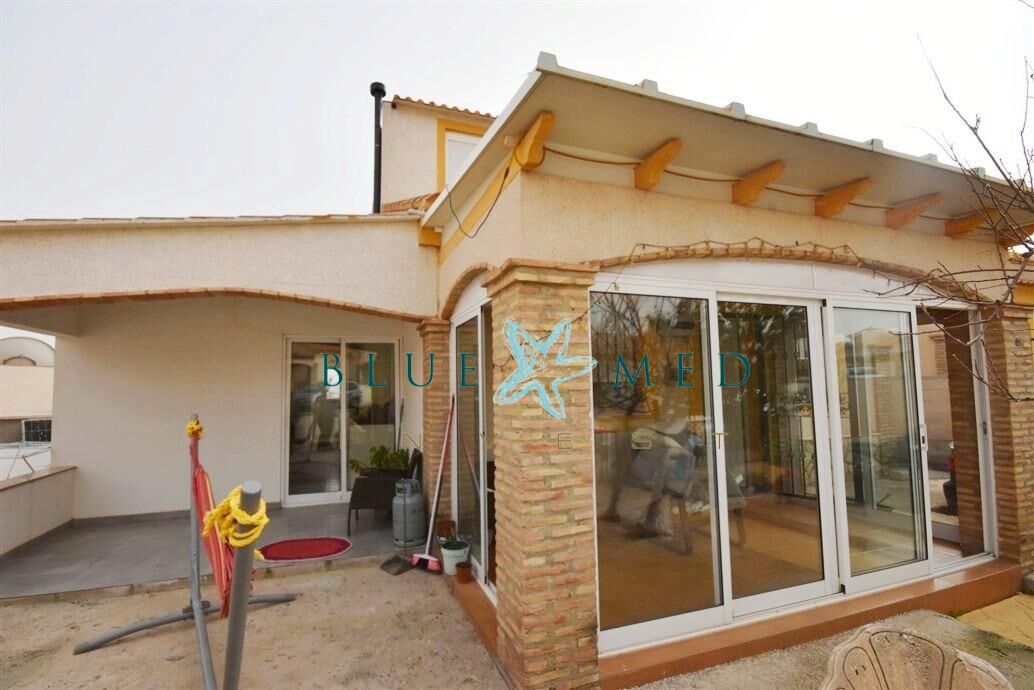 Vista exterior de Casa o xalet en venda en Mazarrón amb Jardí privat i Piscina comunitària