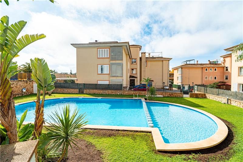 Piscina de Planta baixa en venda en Llucmajor amb Aire condicionat i Terrassa