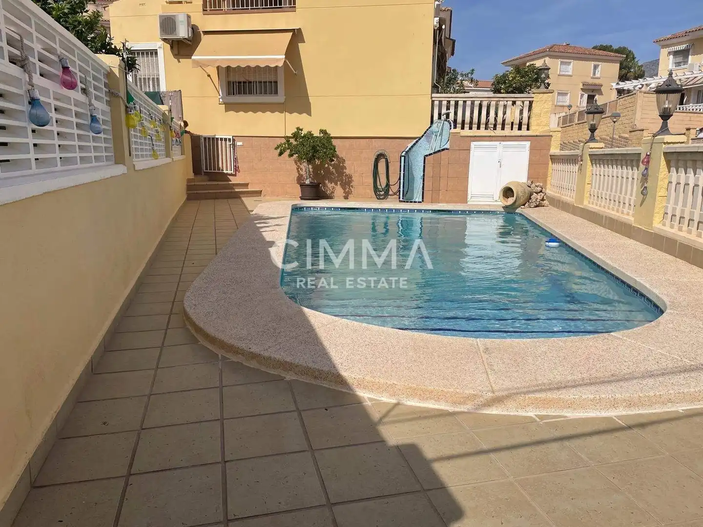 Piscina de Casa o xalet en venda en La Nucia amb Aire condicionat, Jardí privat i Terrassa