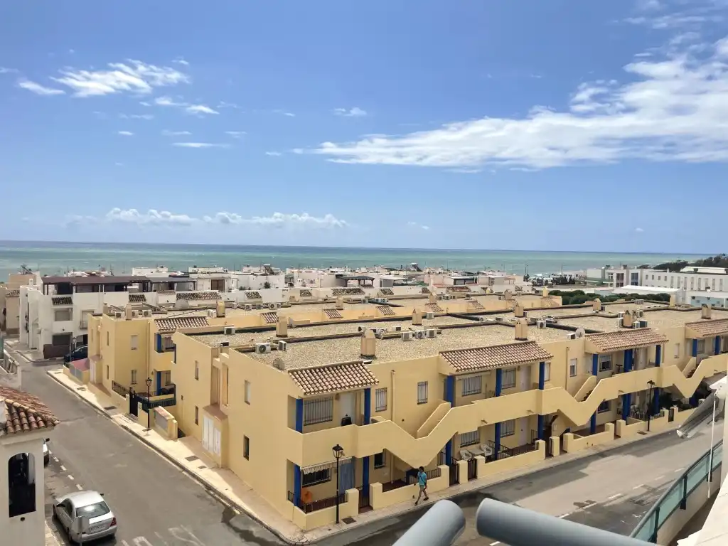 Vista exterior de Ático en venta en Garrucha con Jardín privado, Terraza y Piscina comunitaria