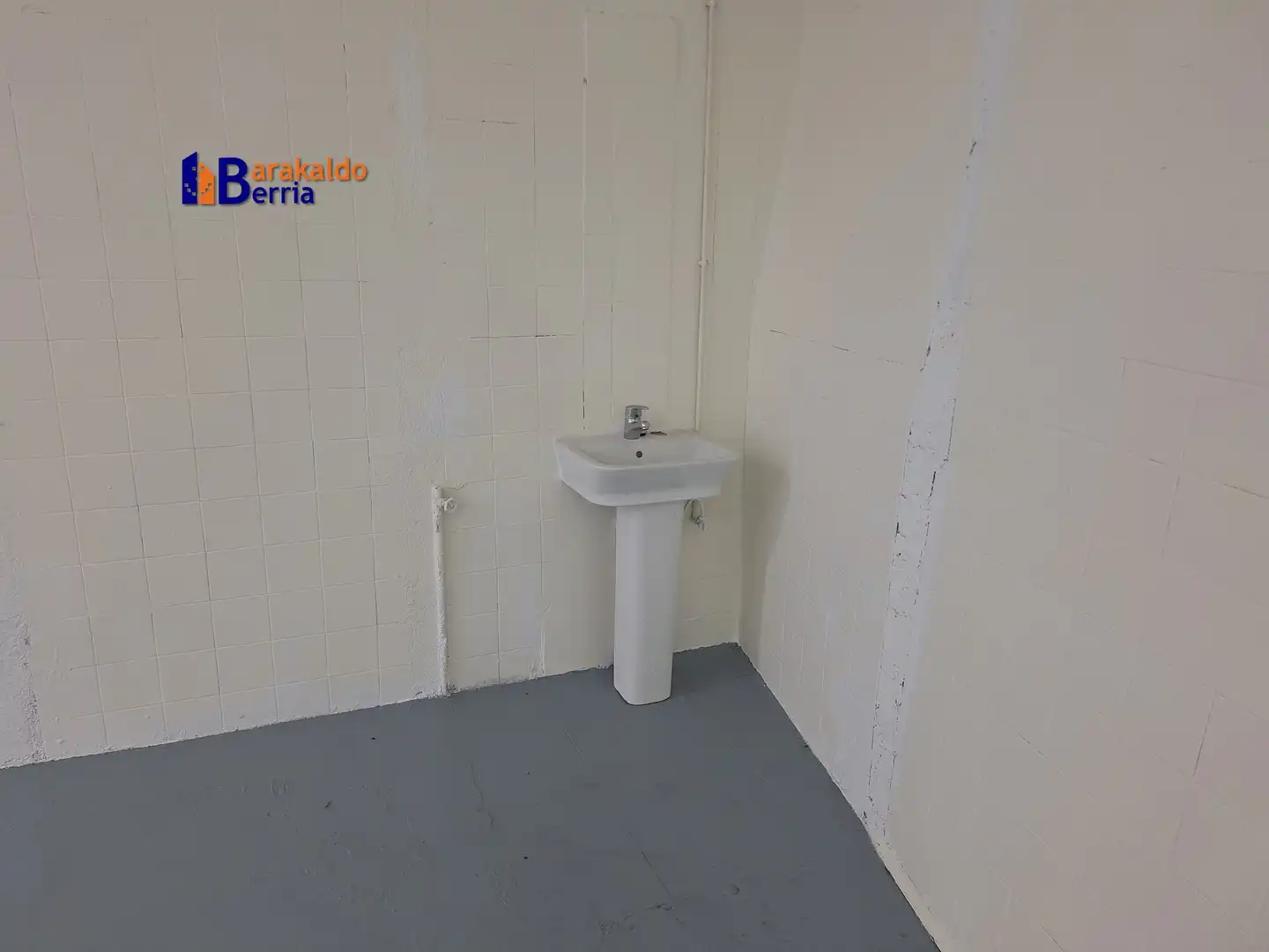 Baño de Nave industrial de alquiler en Portugalete