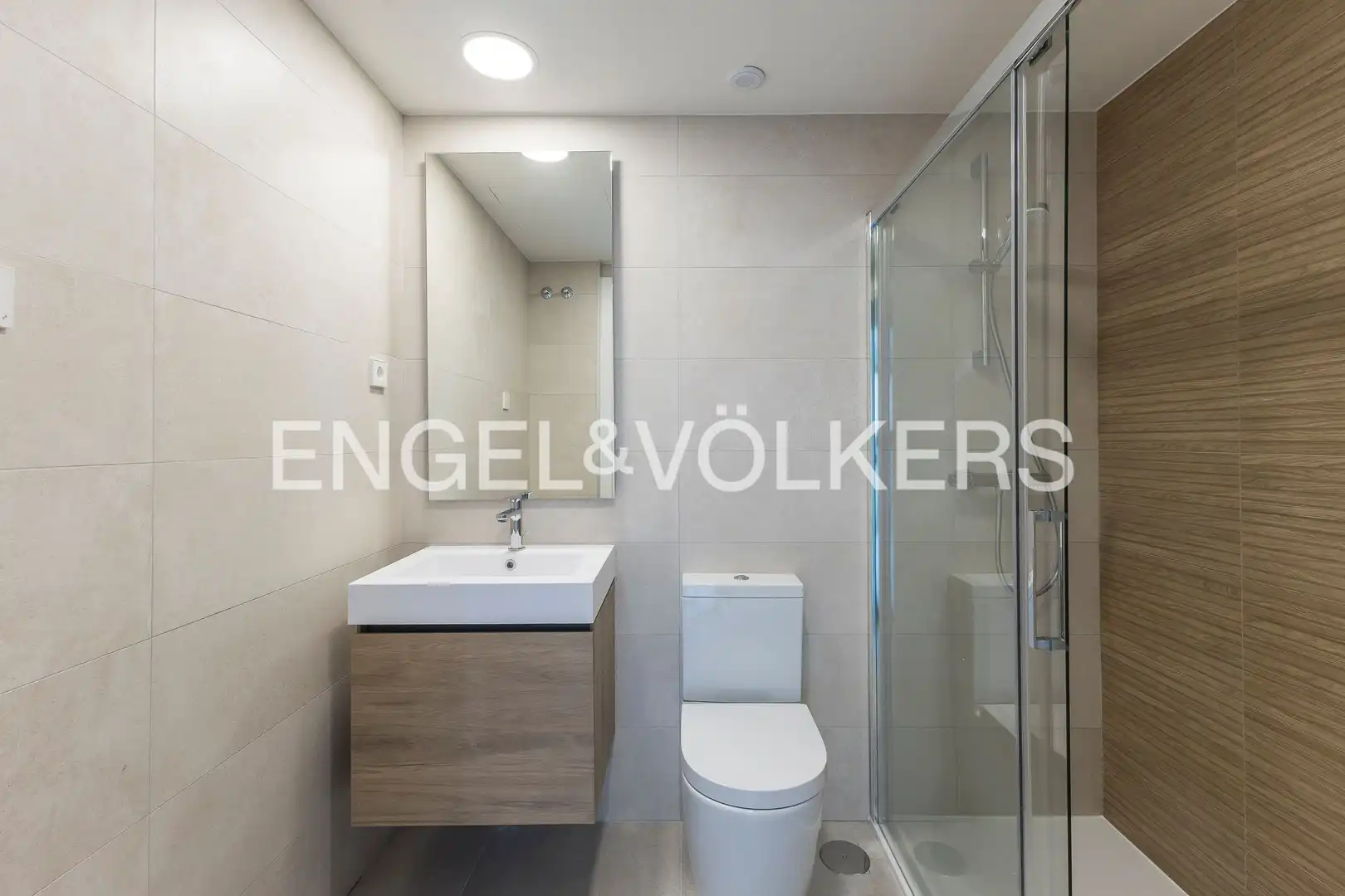 Bathroom of Flat for rent in Madrid  with Air Conditioner, Heating and Storage room