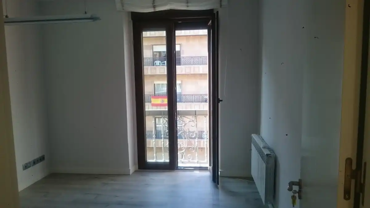 Dormitori de Oficina de lloguer en Salamanca amb Aire condicionat i Calefacció