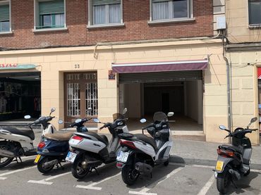 Local comercial de lloguer a Baixada de la Plana 33