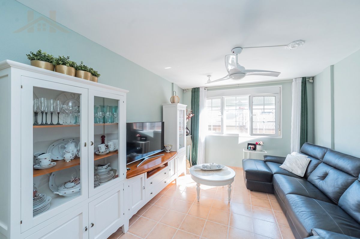 Living room of Duplex for sale in Villanueva del Pardillo  with Heating, Terrace and Storage room
