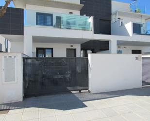Vista exterior de Apartament en venda en Pilar de la Horadada amb Aire condicionat, Terrassa i Piscina