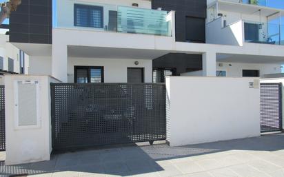 Vista exterior de Apartament en venda en Pilar de la Horadada amb Aire condicionat, Terrassa i Piscina