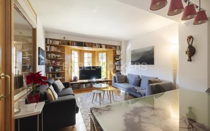 Sala d'estar de Casa o xalet en venda en La Moraleja amb Aire condicionat, Terrassa i Piscina